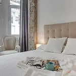 Square Deluxe شقة آكورونيا