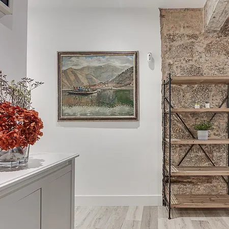 Apartment Square Deluxe