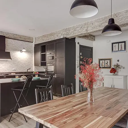 Apartment Square Deluxe *